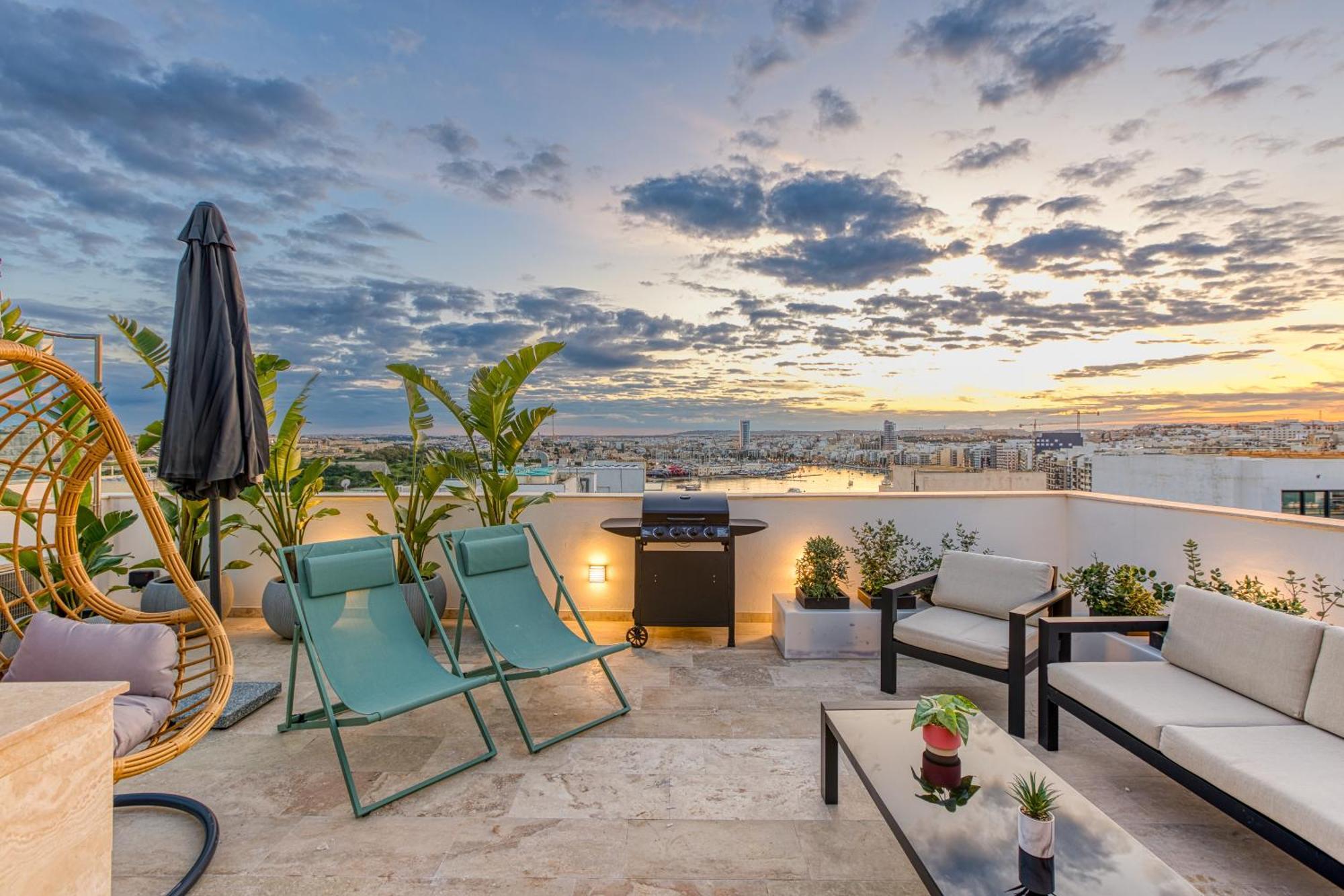 Main Street Luxury 13 With Shared Rooftop Pool & Bbq Apartment *