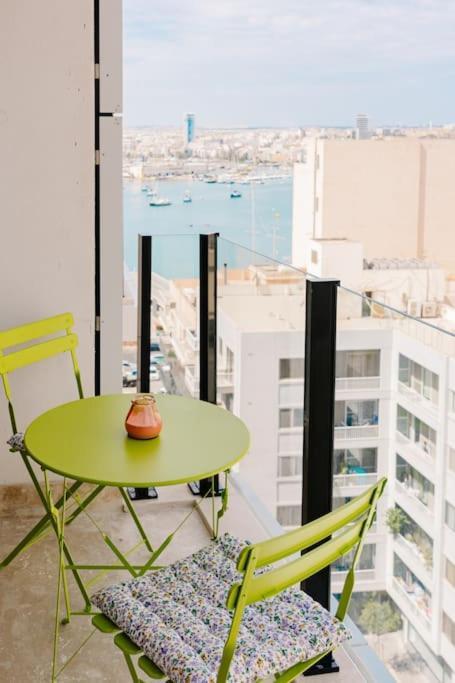 Main Street Luxury 13 With Shared Rooftop Pool & Bbq *