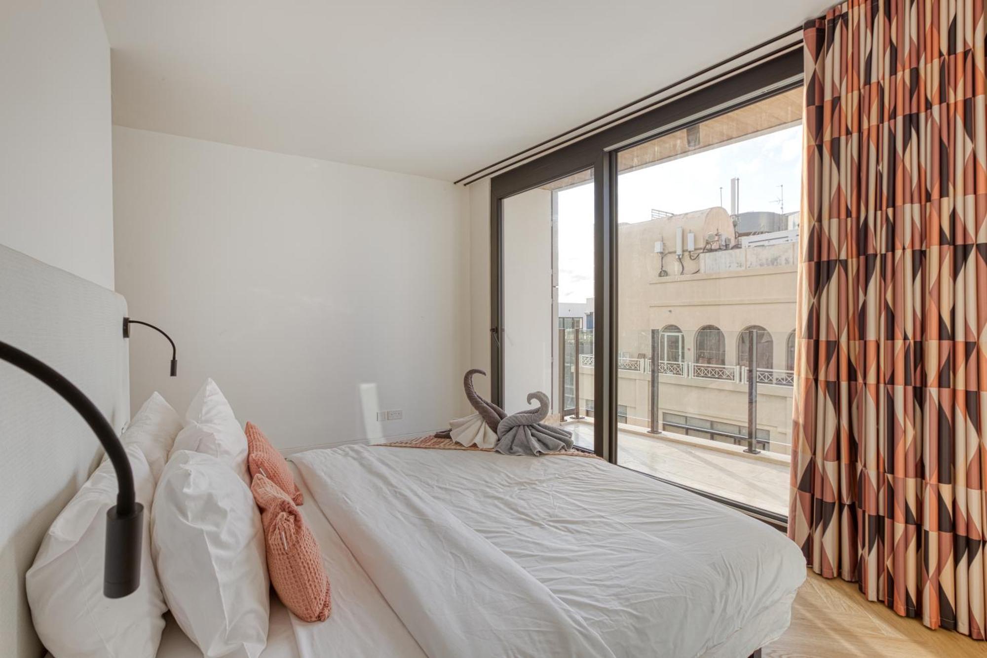 Main Street Luxury 13 With Shared Rooftop Pool & Bbq